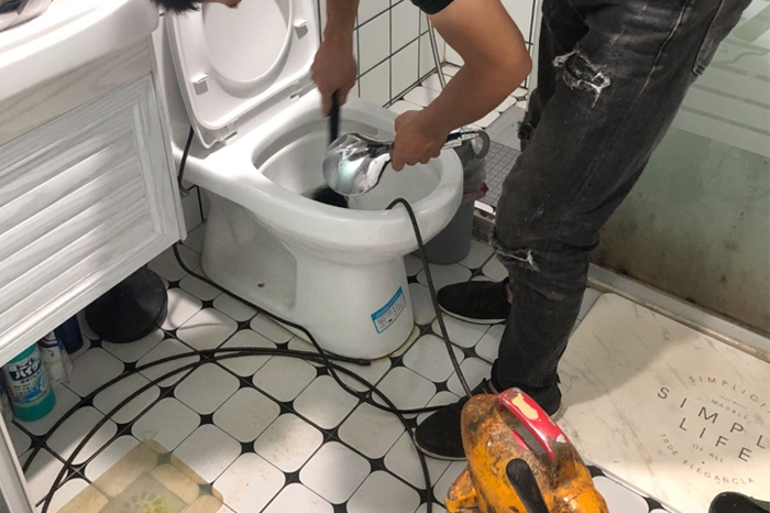 晋中马桶堵塞自己疏通还是找师傅?专业上门服务让你省时更省心